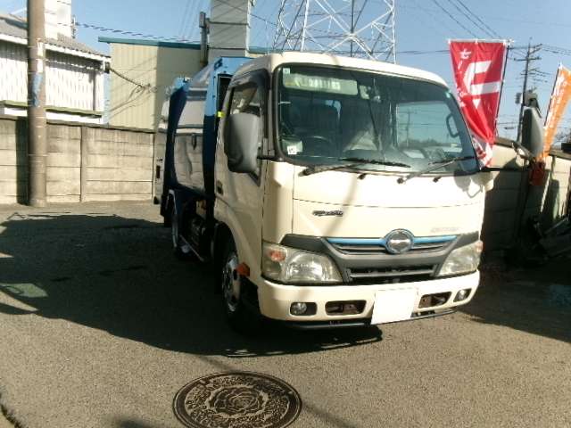 Hino Dutro Hybrid 3