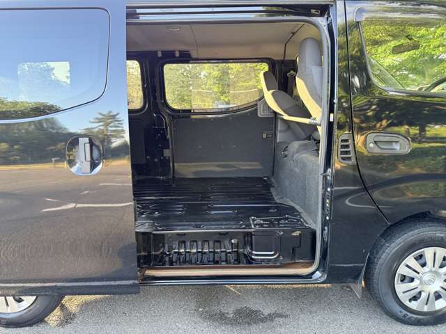 Nissan NV350 Caravan 8