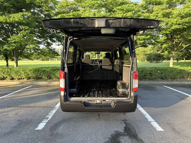 Nissan NV350 Caravan 10