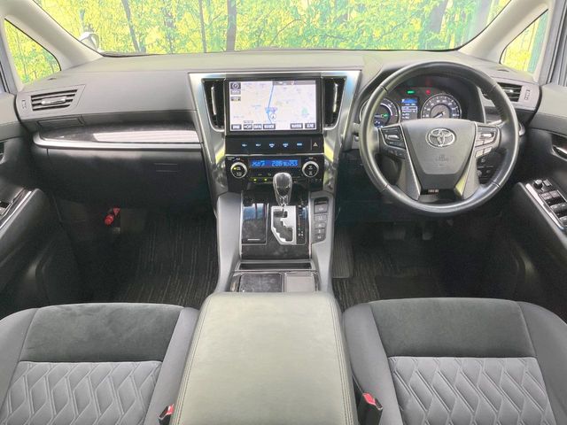 Toyota Vellfire 2