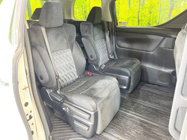 Toyota Vellfire 9
