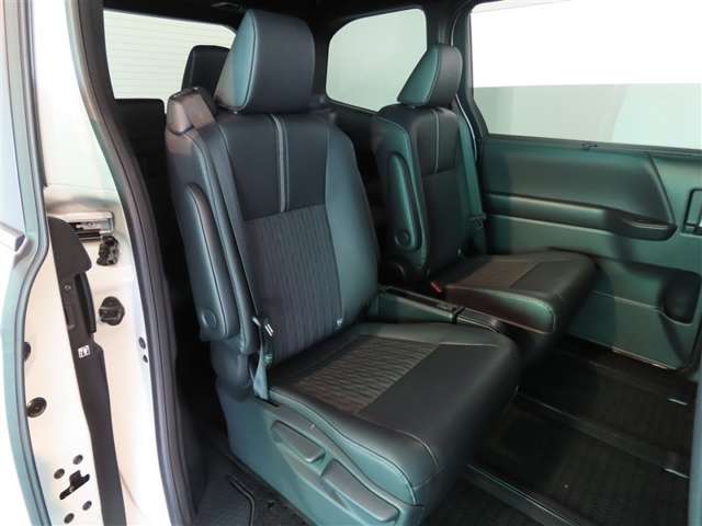 Toyota Noah 11