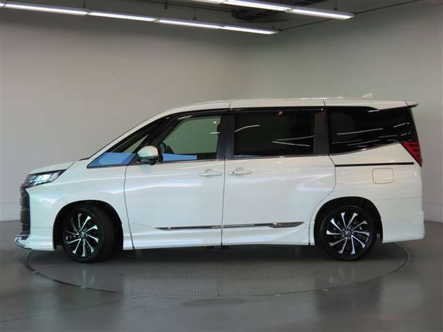 Toyota Noah 6
