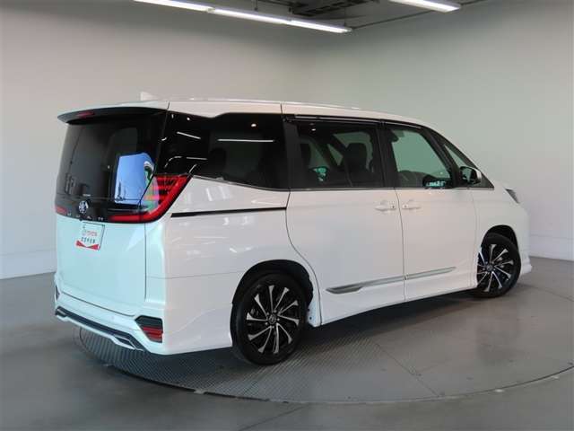Toyota Noah 7