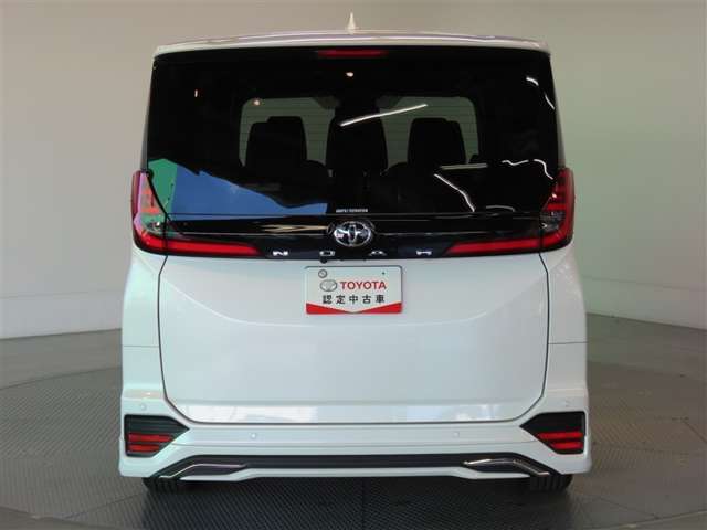 Toyota Noah 8