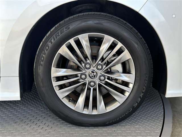 Toyota Alphard 4