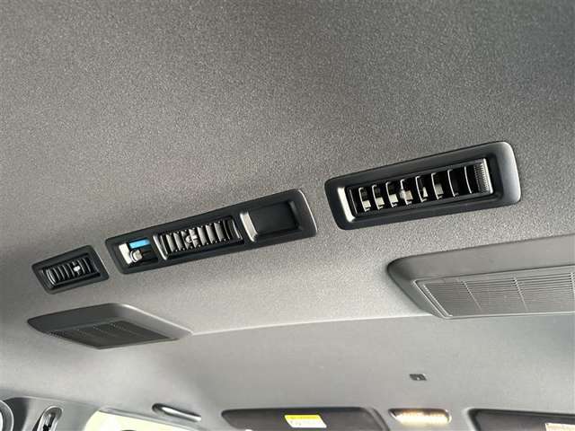 Toyota Hiace Van 11
