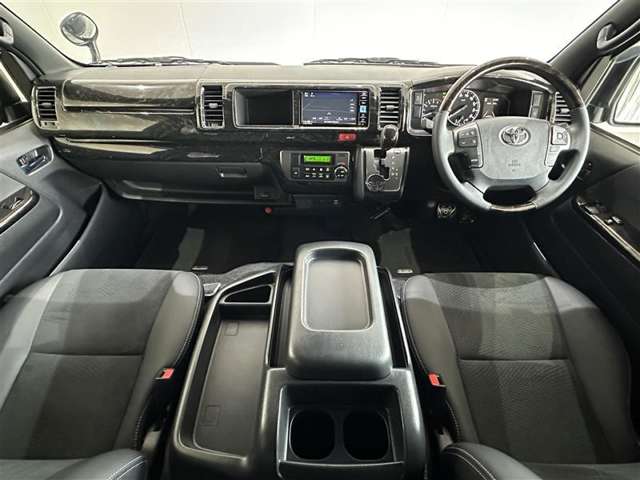 Toyota Hiace Van 12