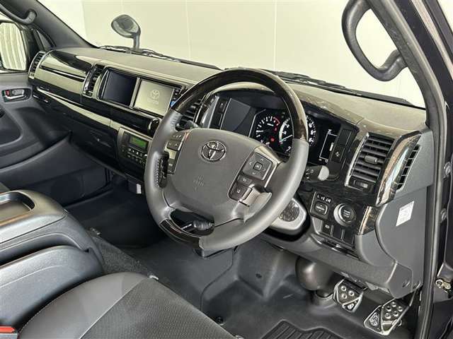 Toyota Hiace Van 6