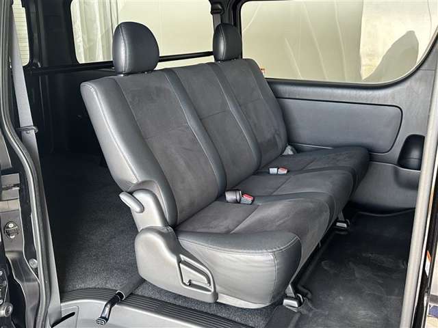 Toyota Hiace Van 10