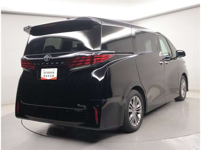 Toyota Alphard 3