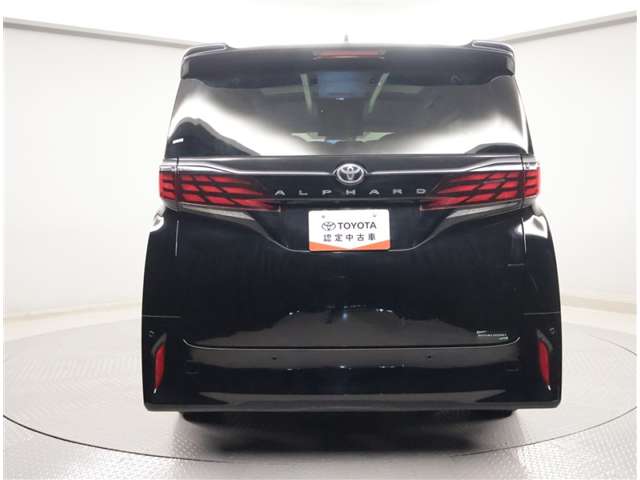 Toyota Alphard 4