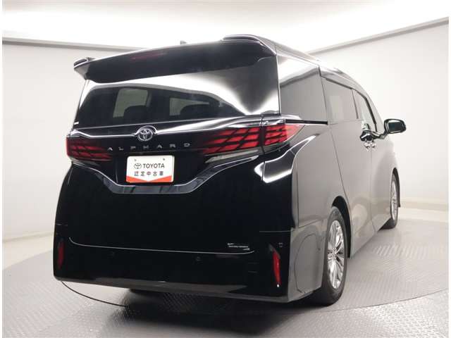 Toyota Alphard 3