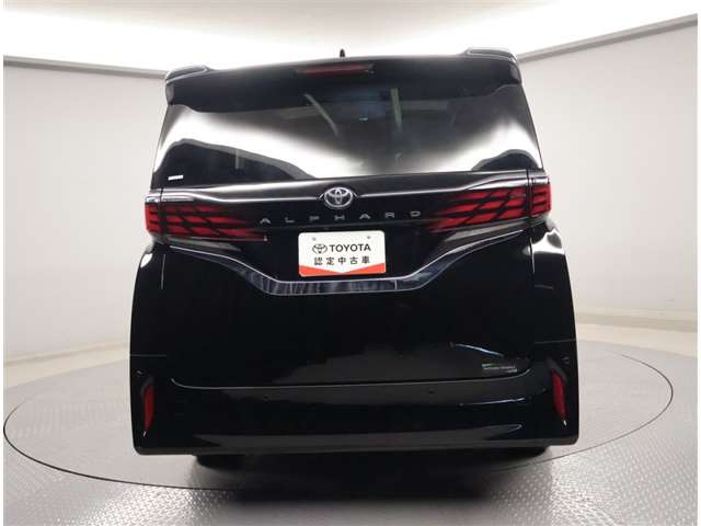 Toyota Alphard 4