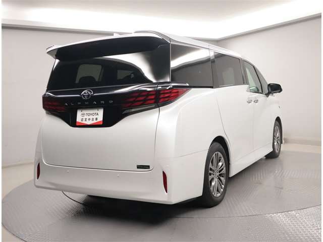 Toyota Alphard 3