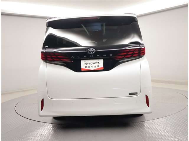 Toyota Alphard 4