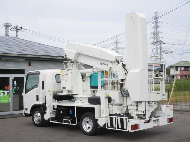 Isuzu Elf 3