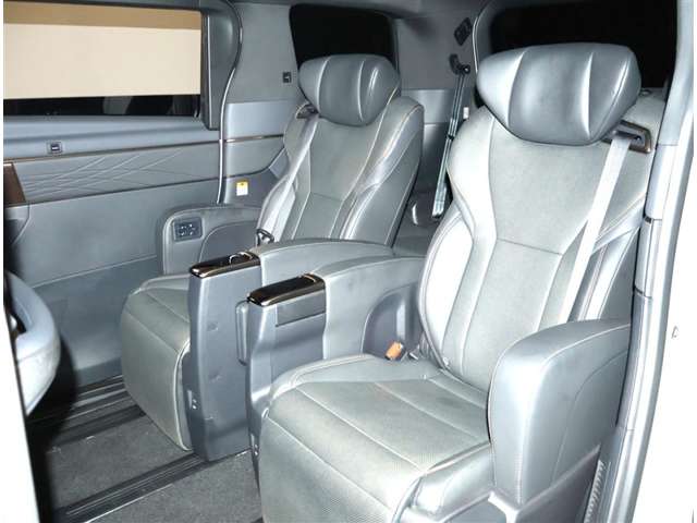 Toyota Alphard 11