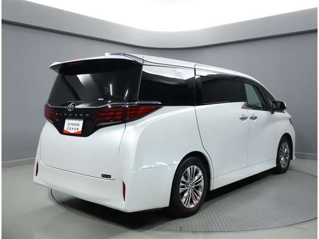 Toyota Alphard 3