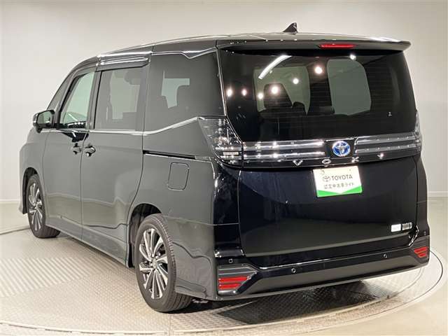 Toyota Voxy 4