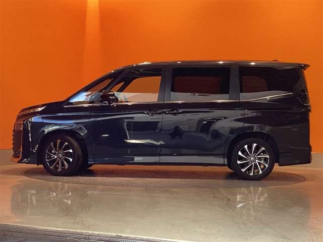 Toyota Voxy 11