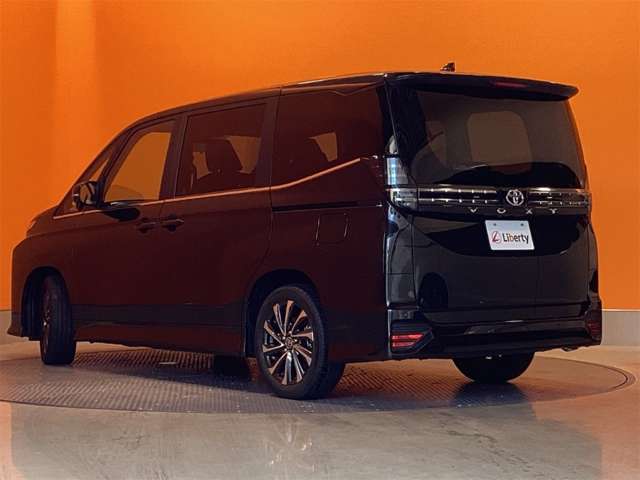 Toyota Voxy 12