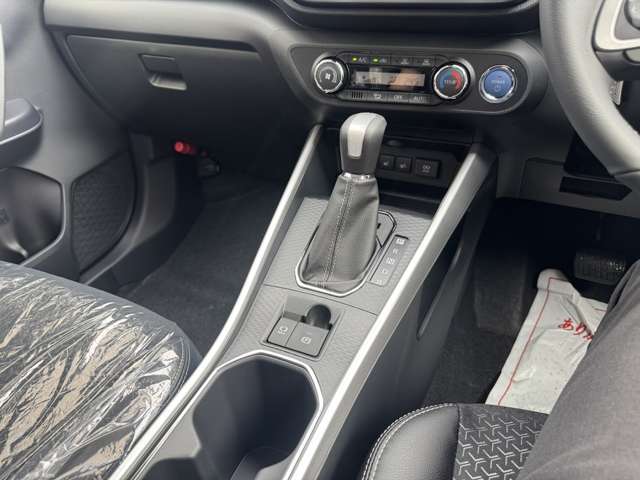 Daihatsu Rocky 12