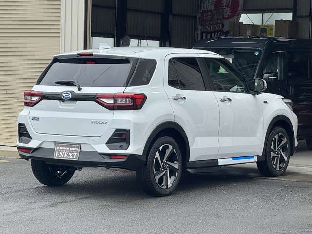 Daihatsu Rocky 5