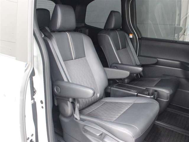 Toyota Noah 12