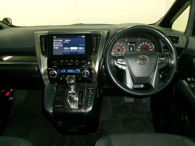 Toyota Vellfire 5