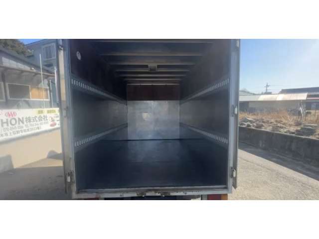 Isuzu Elf 7