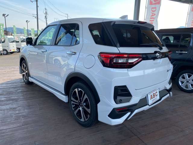 Daihatsu Rocky 12