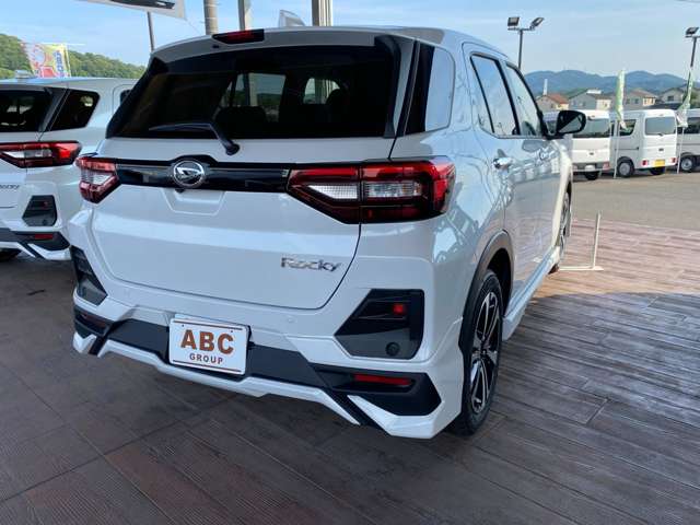 Daihatsu Rocky 10