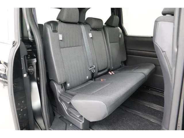 Toyota Voxy 11