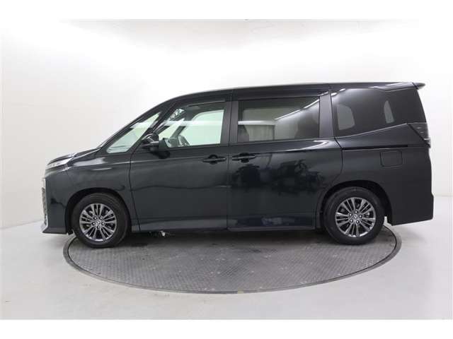 Toyota Voxy 8