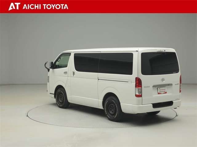 Toyota Hiace Van 4