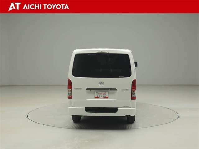 Toyota Hiace Van 5