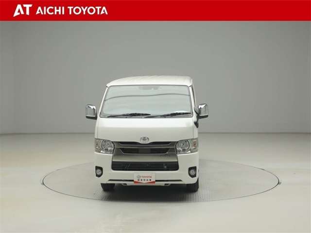 Toyota Hiace Van 9