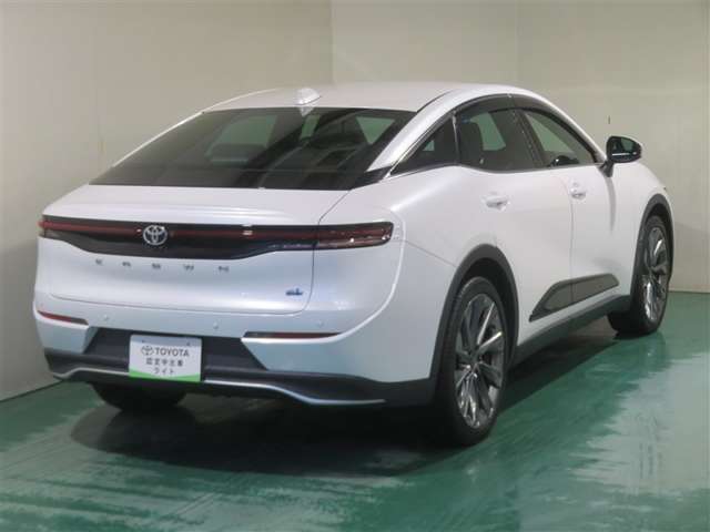 Toyota Crown Crossover 8