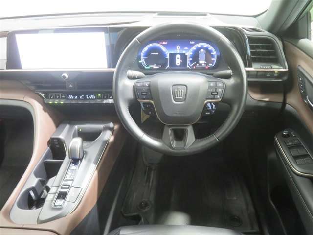 Toyota Crown Crossover 9