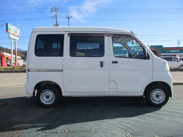 Daihatsu Hijet Cargo 11