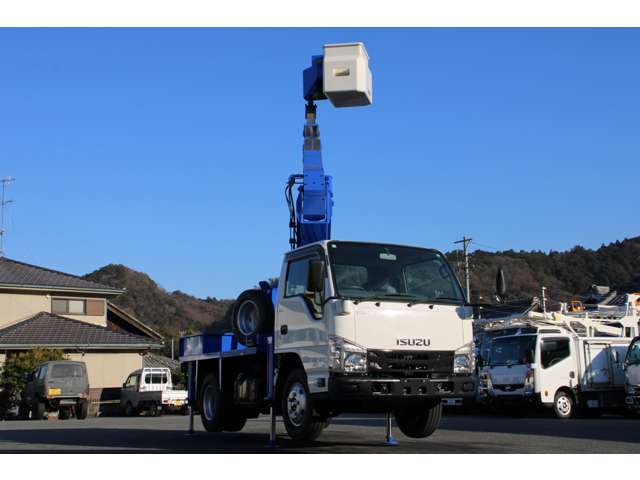 Isuzu Elf 3