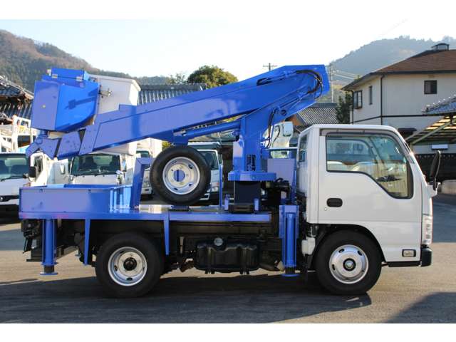 Isuzu Elf 7
