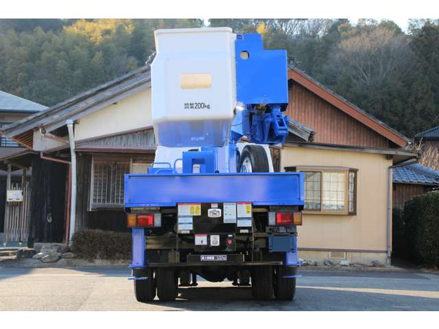Isuzu Elf 10