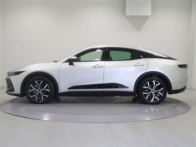 Toyota Crown Crossover 3