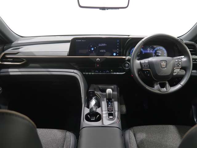 Toyota Crown Crossover 6