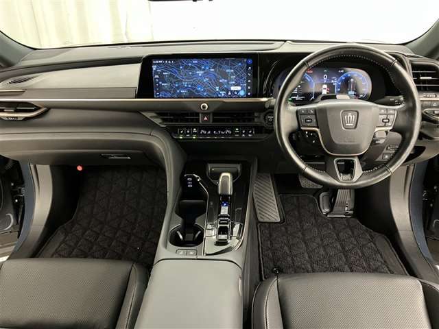 Toyota Crown Crossover 10