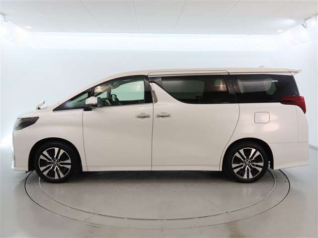 Toyota Alphard 3