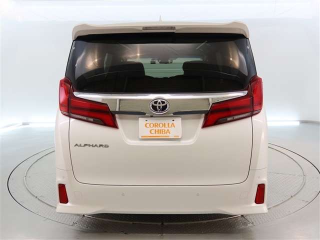 Toyota Alphard 4