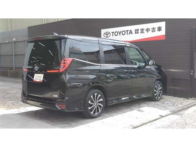 Toyota Noah 8